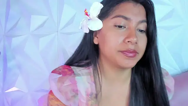 LinnaGardenia online show from 6, 2, 2025