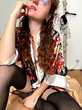 Snapshot of _foxygirl_ chatting on 15, 10, 2025  foxygirl  online show from 15, 10, 2025