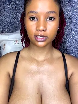 Snapshot of chocogirl01 chatting on 26, 9, 2025 chocogirl01 online show from 26, 9, 2025