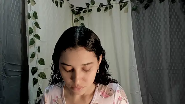 Snapshot of gabriela_duarte1 chatting on 13, 11, 2025 gabriela duarte1 online show from 13, 11, 2025