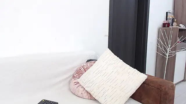 Snapshot of RebecaMur chatting on 5, 1, 2026 RebecaMur online show from 5, 1, 2026