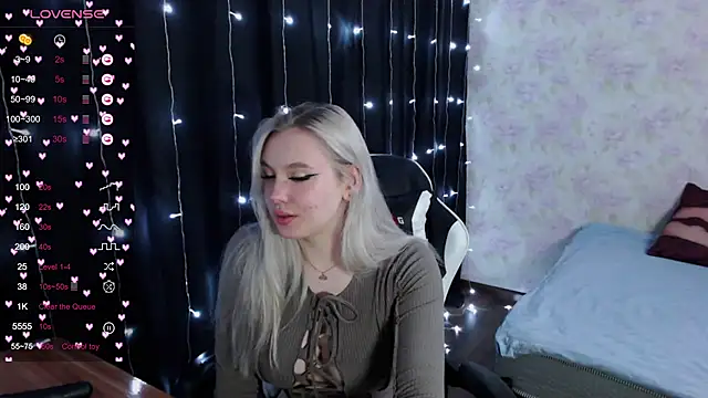 Snapshot of VikaPowers chatting on 10, 2, 2025 VikaPowers online show from 10, 2, 2025