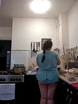 AvaLloyd online show from 18, 2, 2025