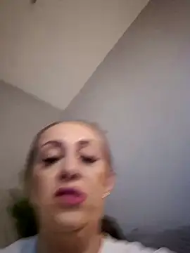 AvaLloyd online show from 20, 3, 2025