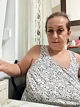 AvaLloyd online show from 22, 9, 2025