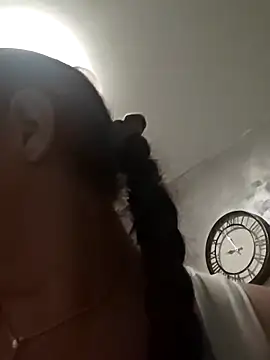 AvaLloyd online show from 9, 10, 2025