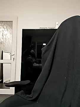 AvaLloyd online show from 11, 11, 2025