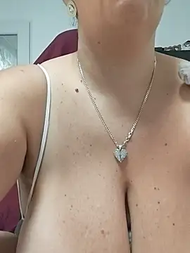 AvaLloyd online show from 14, 11, 2025