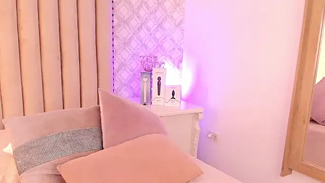 Charlotte  08 online show from 1, 2, 2025