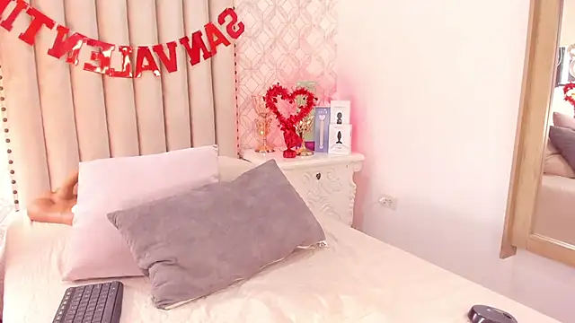 Charlotte  08 online show from 14, 2, 2025