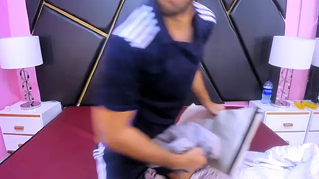 MilanZaire online show from 8, 11, 2025