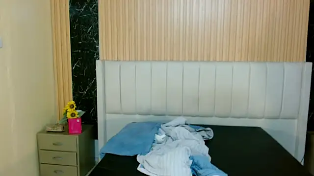 MilanZaire online show from 5, 12, 2025