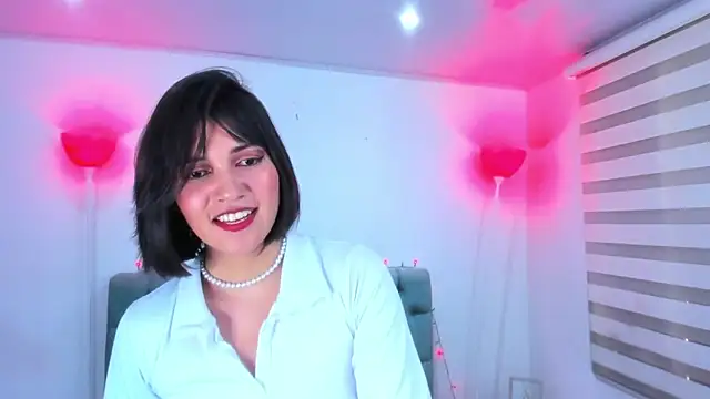 lina bedoya  online show from 15, 1, 2025