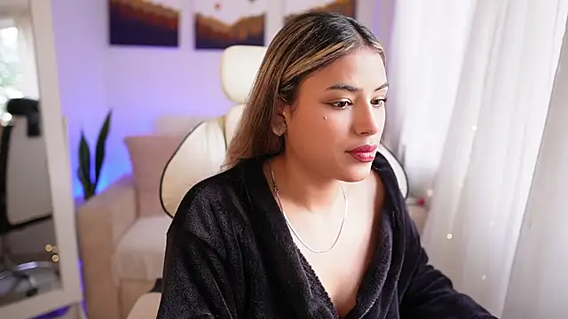 SaraParisi online show from 7, 1, 2025