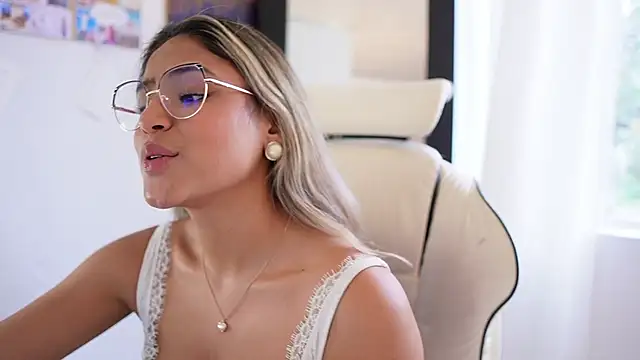 SaraParisi online show from 25, 1, 2025