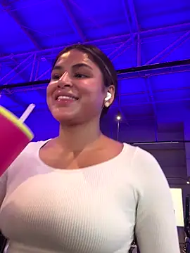 SaraParisi online show from 8, 9, 2025