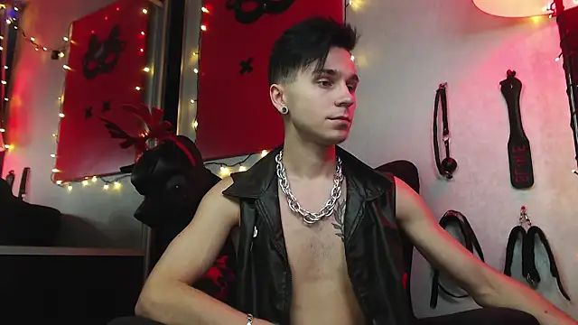 Joseph  Quinn online show from 5, 1, 2025