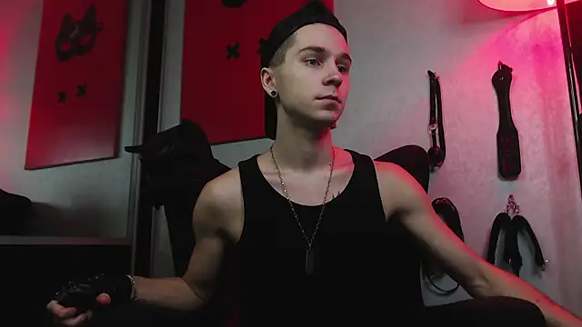 Joseph  Quinn online show from 14, 1, 2025