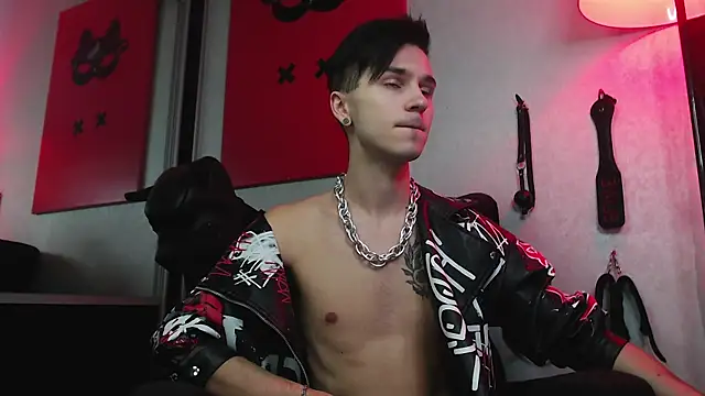 Joseph  Quinn online show from 20, 1, 2025