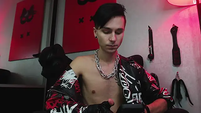 Joseph  Quinn online show from 20, 1, 2025