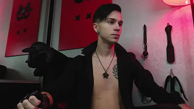 Joseph  Quinn online show from 4, 2, 2025