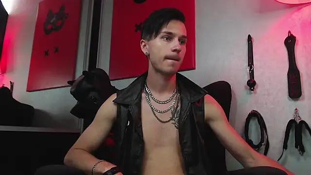 Joseph  Quinn online show from 21, 2, 2025