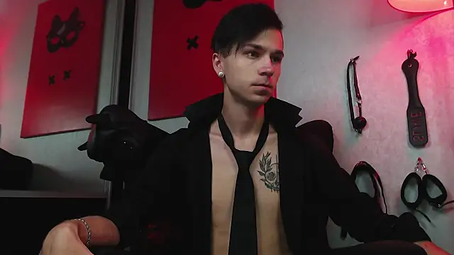 Joseph  Quinn online show from 27, 2, 2025