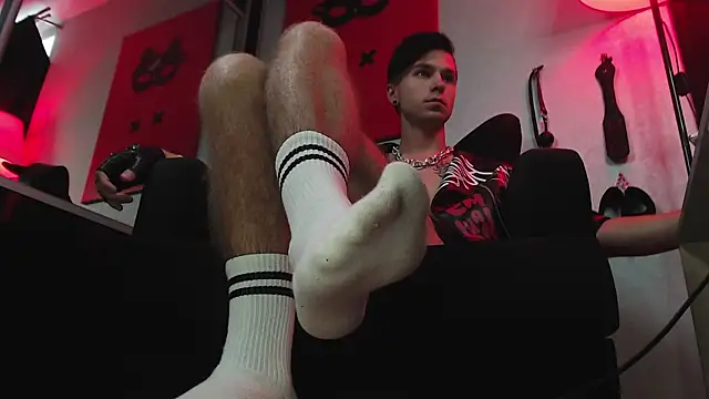 Joseph  Quinn online show from 28, 2, 2025