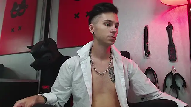 Joseph  Quinn online show from 11, 3, 2025