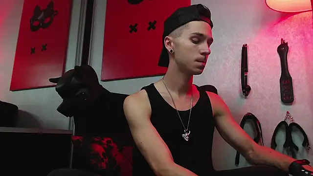 Joseph  Quinn online show from 14, 3, 2025