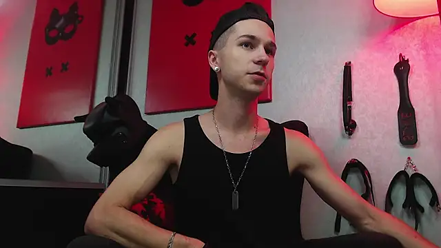 Joseph  Quinn online show from 16, 3, 2025