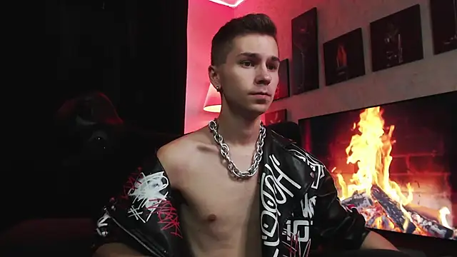 Joseph  Quinn online show from 16, 9, 2025