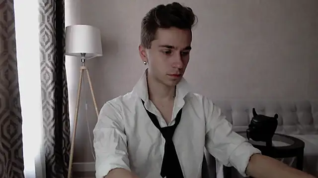 Joseph  Quinn online show from 30, 9, 2025