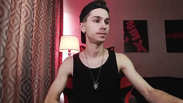 Joseph  Quinn online show from 3, 11, 2025