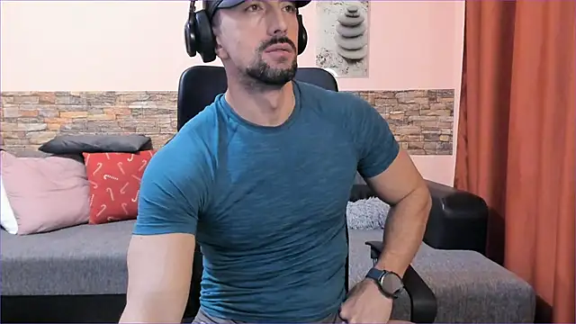 HotHunkTrainer online show from 10, 2, 2025