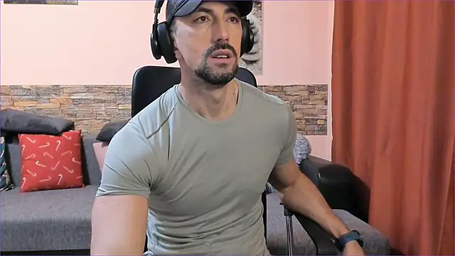 HotHunkTrainer online show from 24, 2, 2025