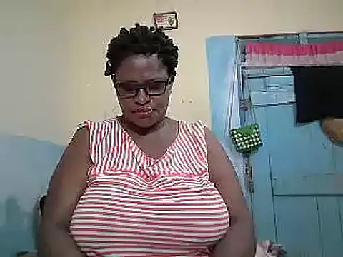 Snapshot of sexy_bigboobss chatting on 4, 5, 2026 sexy bigboobss online show from 4, 5, 2026