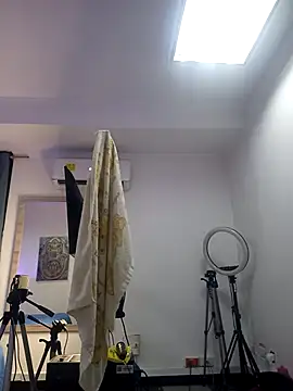 AnthonelaDuque online show from 19, 2, 2025