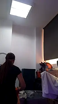 AnthonelaDuque online show from 11, 11, 2025