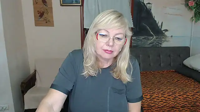 EvelynLoveShy online show from 28, 11, 2025