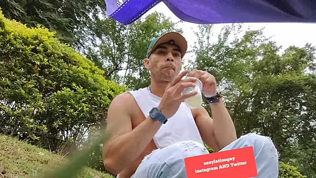 sexyboycolombi4 online show from 24, 2, 2025