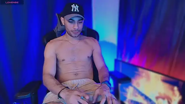 sexyboycolombi4 online show from 30, 11, 2025