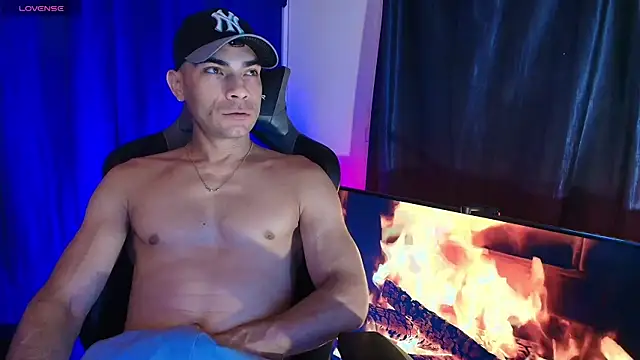 sexyboycolombi4 online show from 29, 6, 2026