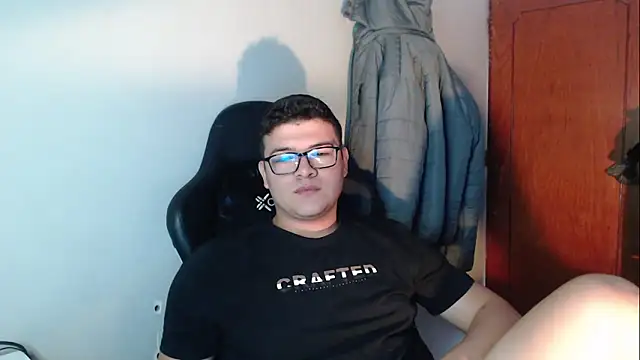 Snapshot of Plug_Control chatting on 19, 12, 2025 Plug Control online show from 19, 12, 2025