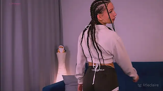 Snapshot of new_Claire chatting on 8, 11, 2025 new Claire online show from 8, 11, 2025