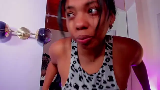 Snapshot of lia_mariana chatting on 8, 1, 2025 lia mariana online show from 8, 1, 2025