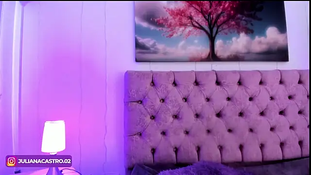 Julianaa Castro  online show from 25, 2, 2025