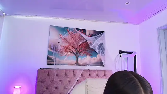 Julianaa Castro  online show from 1, 11, 2025