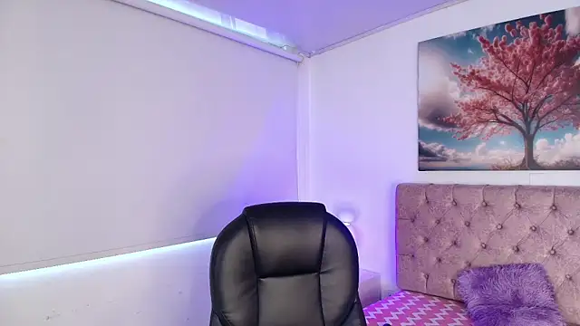 Julianaa Castro  online show from 24, 3, 2026