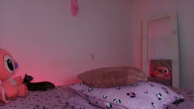 Snapshot of emy_colee chatting on 20, 2, 2026 emy colee online show from 20, 2, 2026